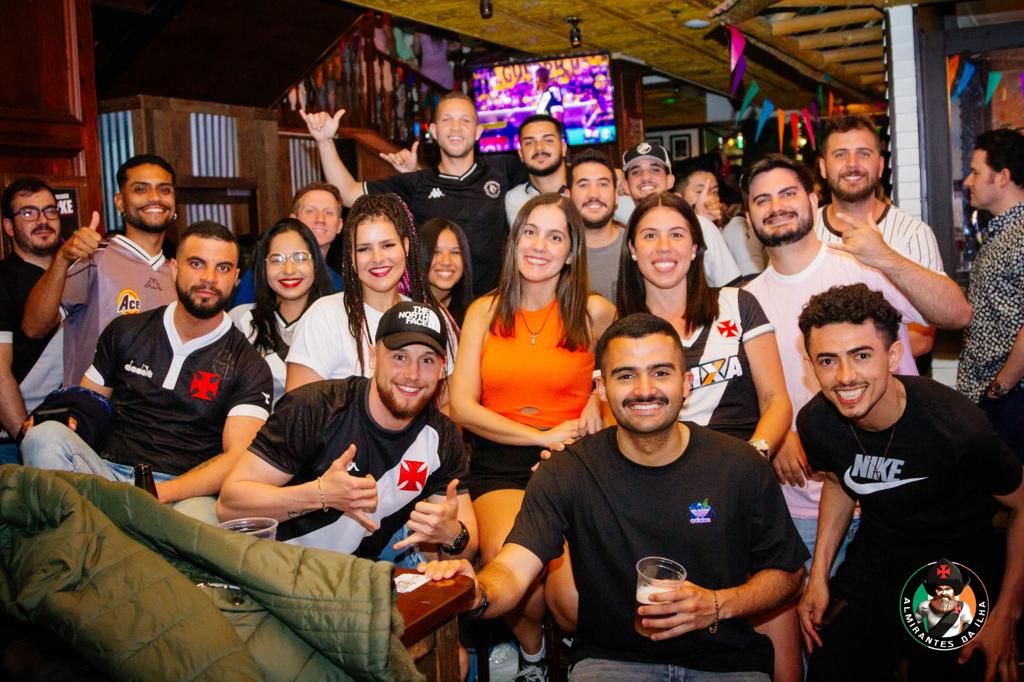 Vasco fans at a bar